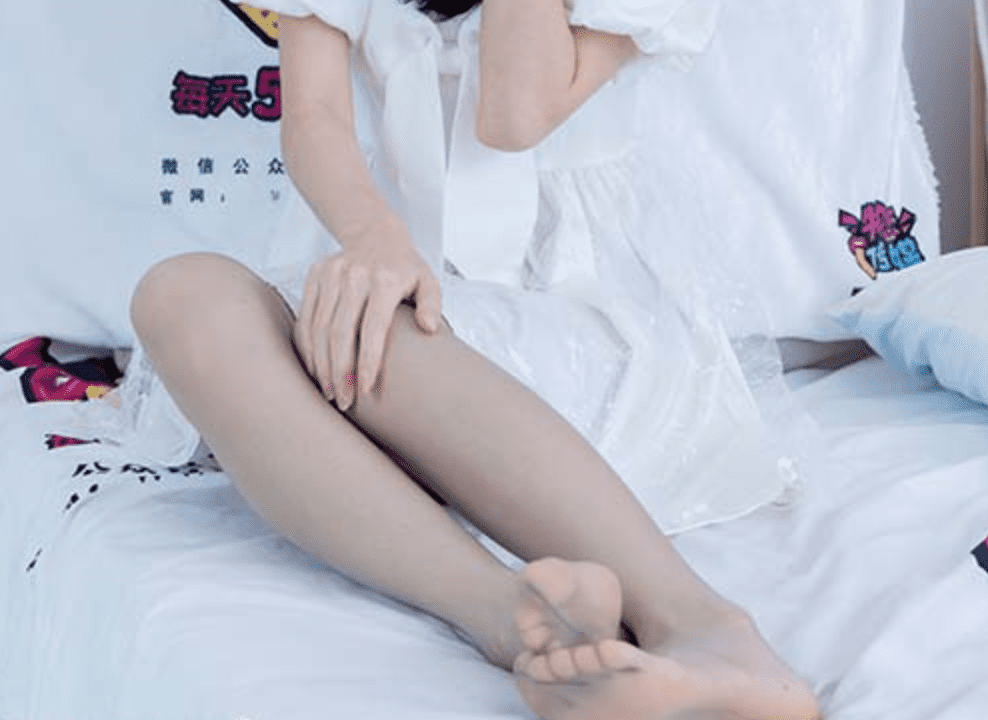 物恋传媒 | 菜菜的灰色丝袜之神秘的雾(带视频)