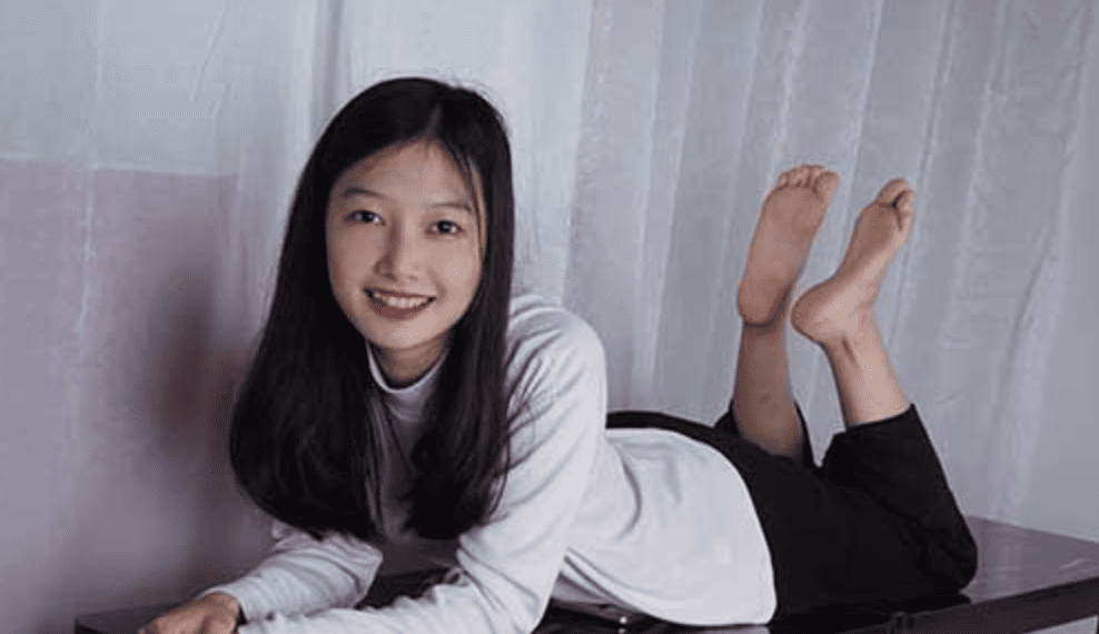 Pary学生模拍 | 新模燕玲首次拍照就能大方展示美脚