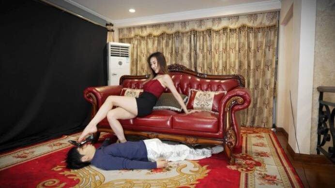 MagicIMirror Magic Mirror Girl | Yingji humiliates foot fetish male M licking shoes and feet