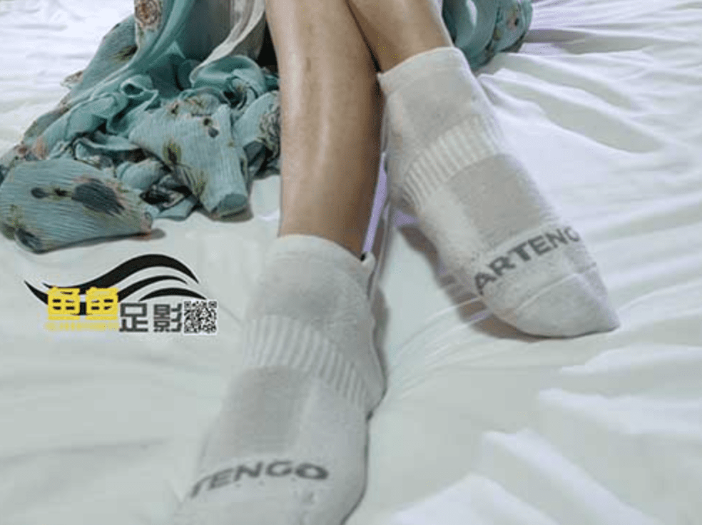 鱼鱼足影 第58期 | 粥粥的原味运动袜白袜脚(带视频)