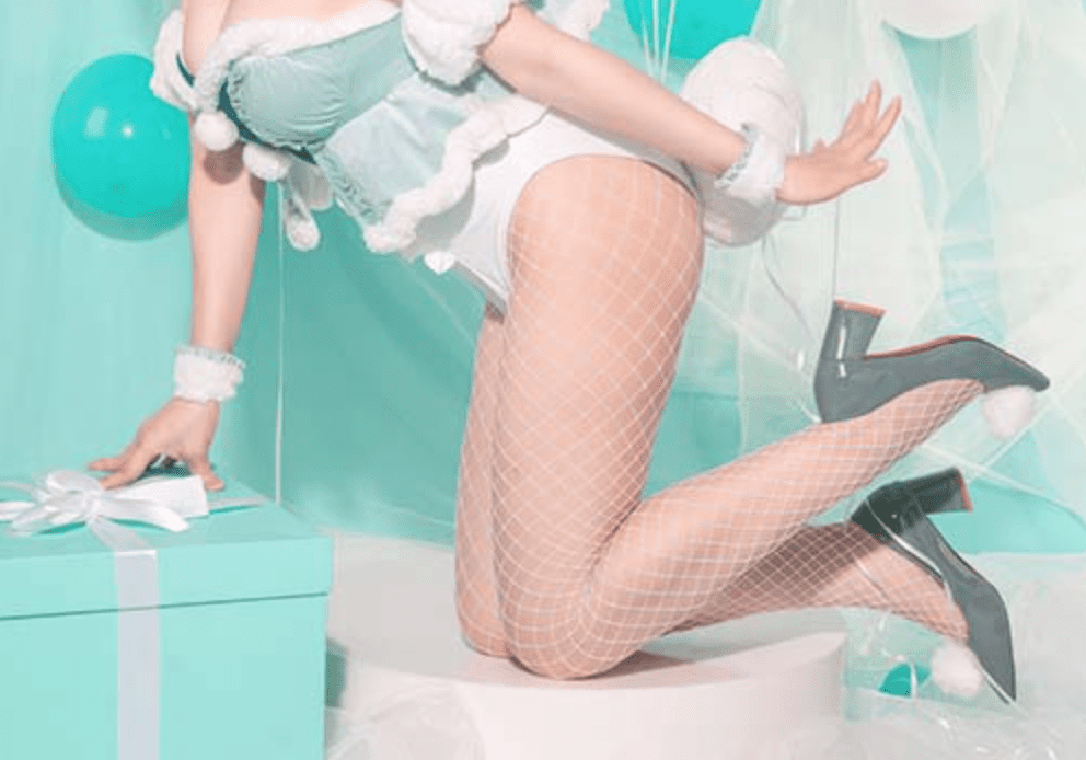 Nyako喵子 | 初音白兔白色网袜高跟鞋