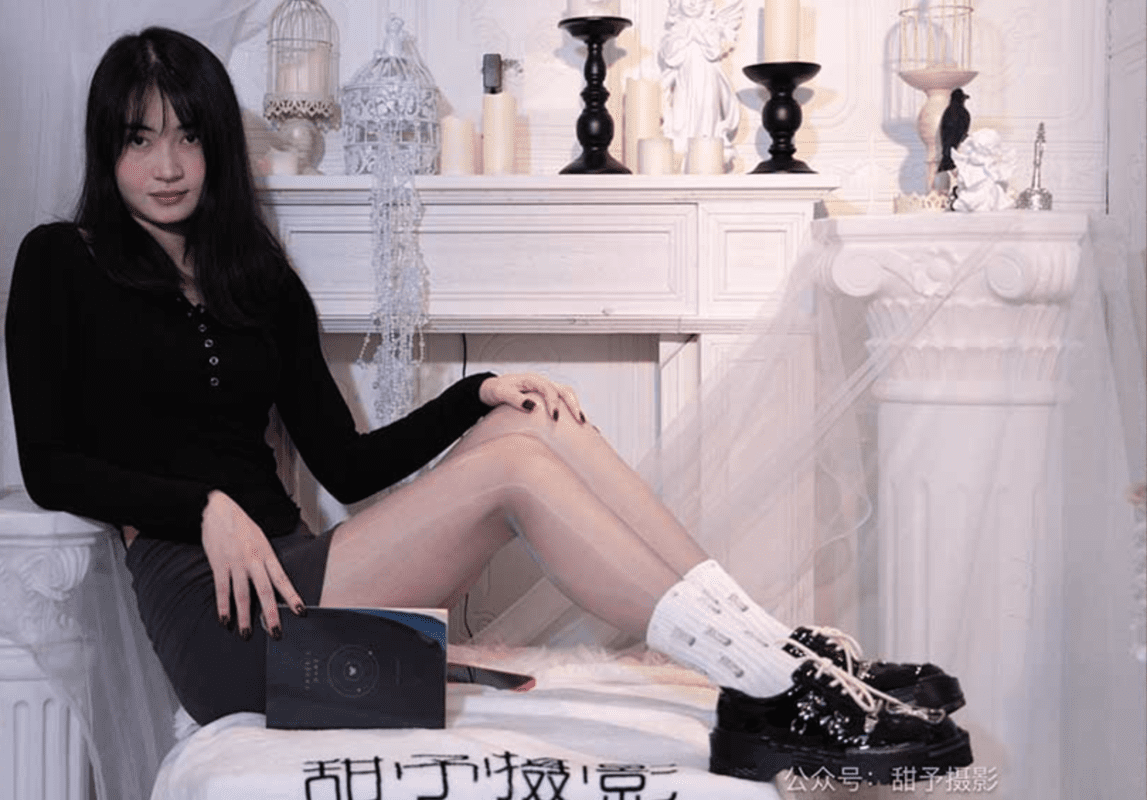 Tianyu Photography | Xiao Ye's leather shoes, white cotton socks, shiny gray silk (with video)