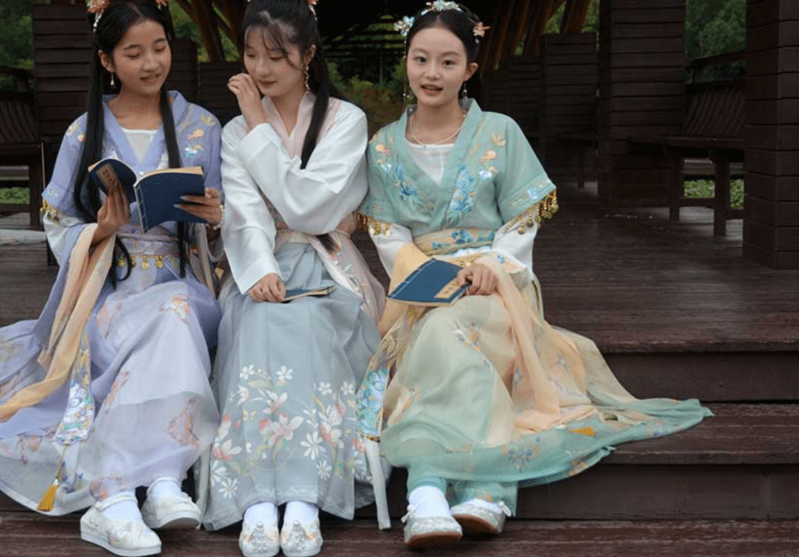 初夏女神 | 点点、双双、安妮的古装白袜脚之古往今来(带视频)