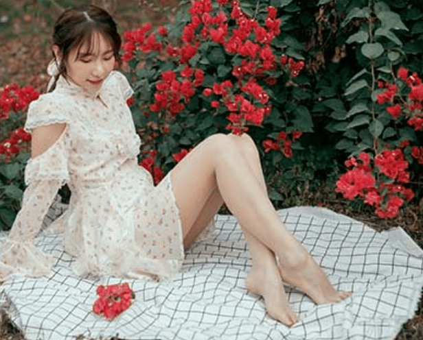 尤蜜丝 | 丝袜穿搭推广展示图集 野花香
