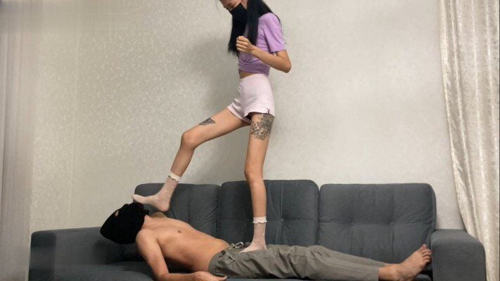 MissKsiaBB | Crotch stomping and foot fetish training