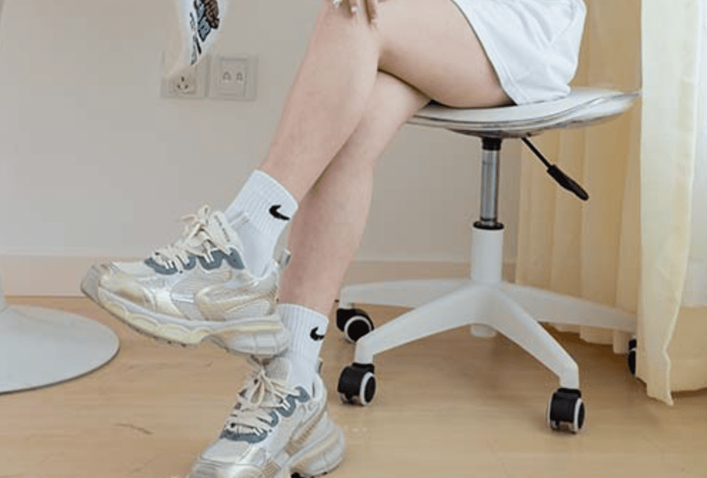 Wulian Media | Shiny white Nike socks and the wind is rising (with video)