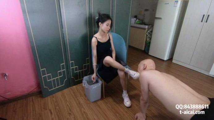Amateur S | Sister Meizhu's white Converse canvas shoes cleaning