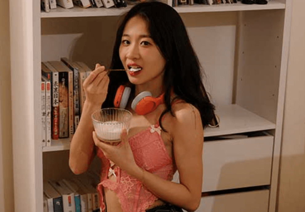 Lulu | Long-legged beauty model eats yogurt barefoot in studio
