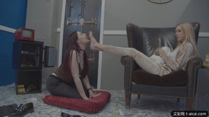 European Lesbian Series | Bullying between female robbers