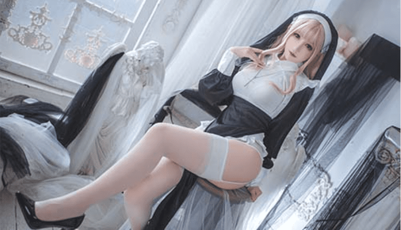 イーイー修道女の白いストッキングとガーターストッキング