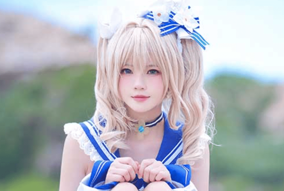 Sakura Cat | Barbara barefoot at the beach