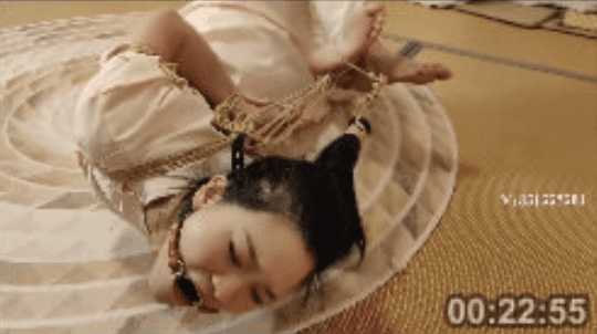 一绳所爱 | 小护士洛洛极限驷马逃脱