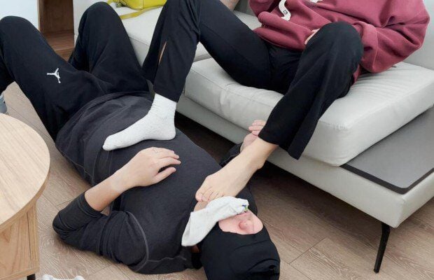 足下生辉 | 新女主的第一次白袜恋足调教