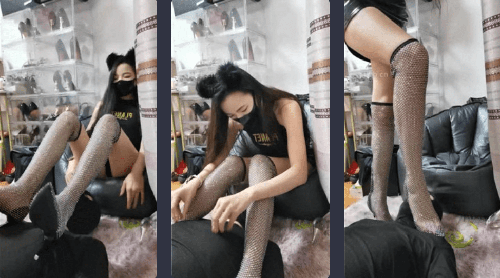 皮皮 | 漂亮女郎性感大长腿踩脚垫