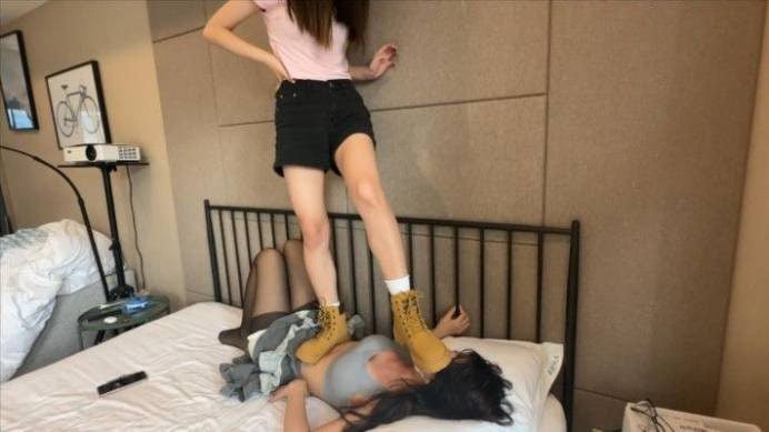 墨狸女M | 犯贱去找小彤两双鞋踩我