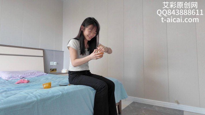 chnnsct1818 | 女高的食物洗脚