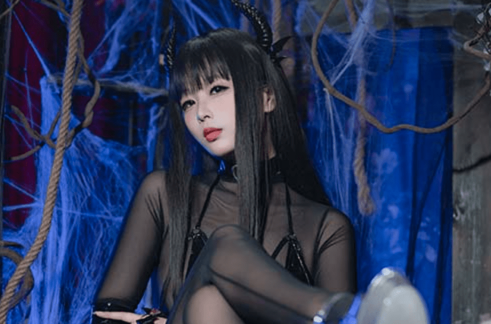 轩萧学姐 | 万圣节魅魔黑丝袜(带视频)