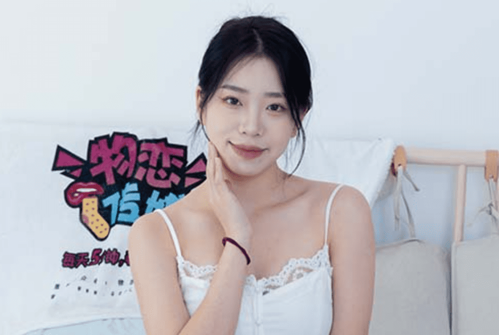 Wulian Media | Xiaogu's flesh-colored stockings: The stars turn (with video)