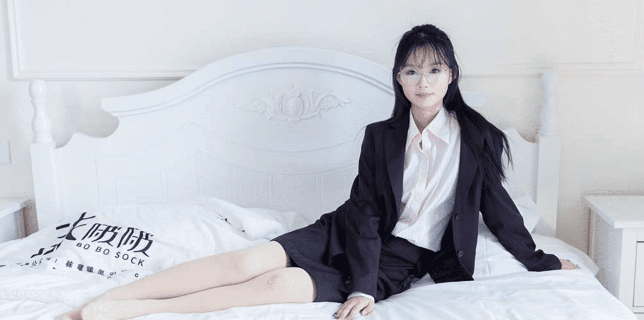 袜啵啵 362期 | 甜甜圈的两双皮鞋、厚肉丝、厚黑丝、ol制服(带视频)