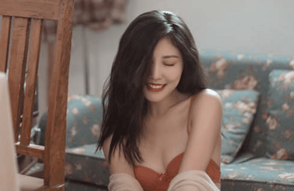 YALAYI雅拉伊 | 心动 苍儿的橘红色内衣