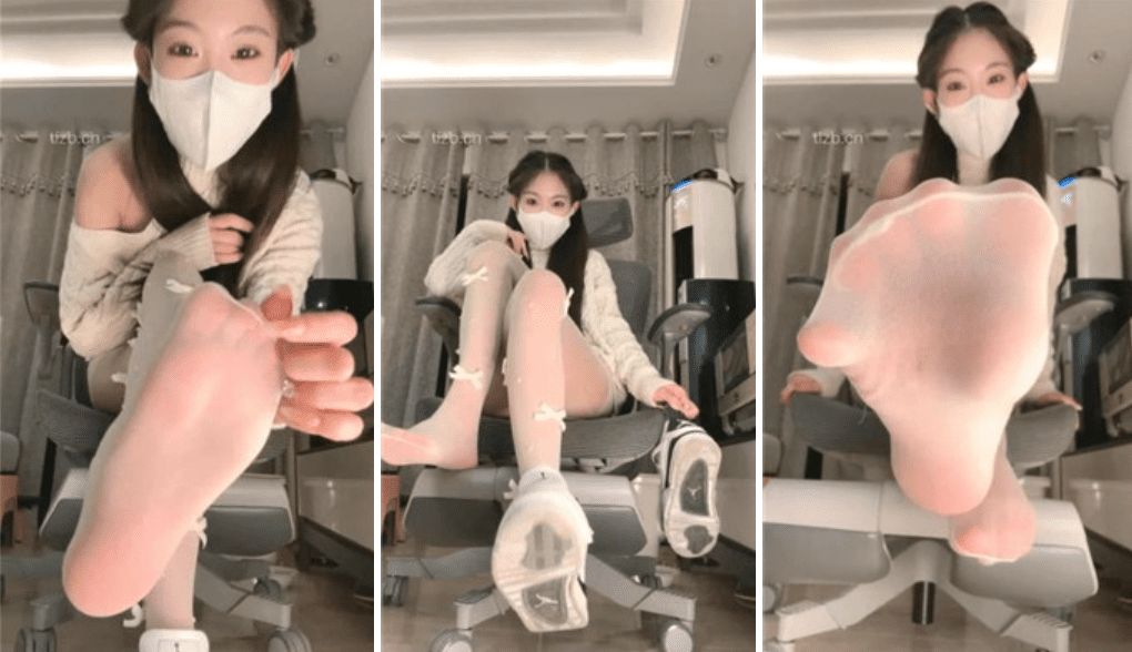 菜小心sS | 学姐的宿舍白色丝袜脚底
