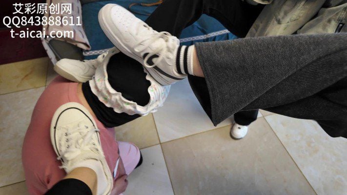 chnnsct1818 | 楼道偷闻刚放学的女生鞋子被抓