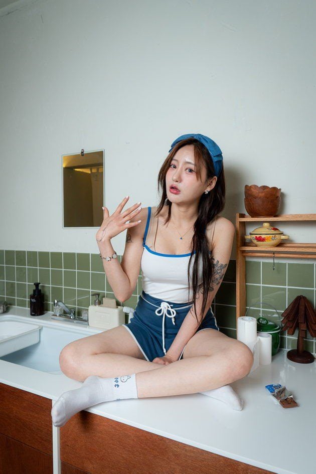 Muchenne | YU 花臂女神的白色棉袜-视频截图