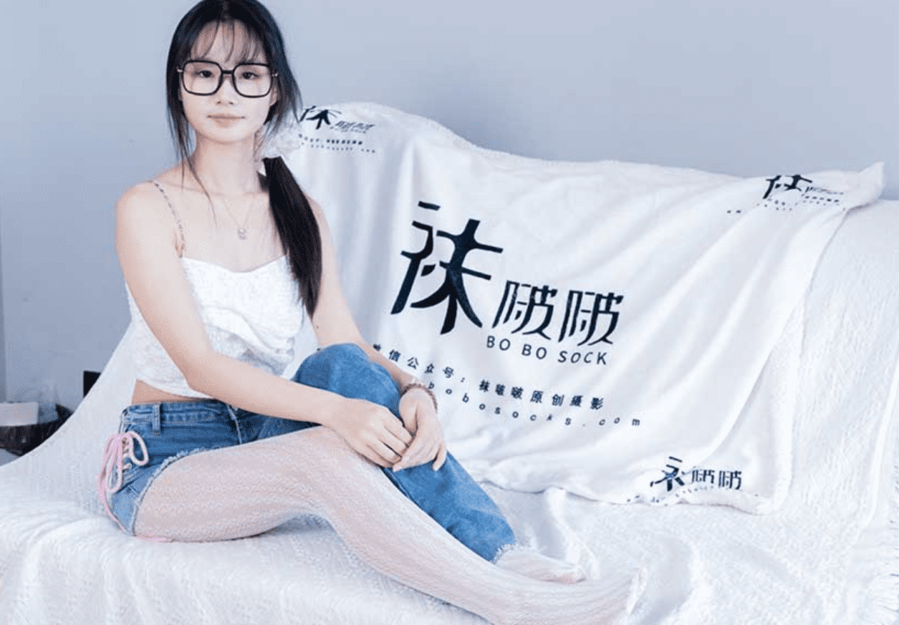 袜啵啵 372期 | 甜甜圈的板鞋、白色蕾丝袜、可拆卸牛仔裤、裤里丝(带视频)
