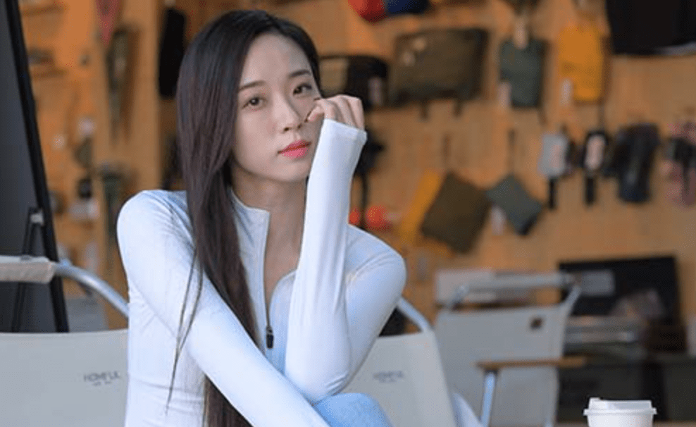 Yishi ストリート写真作品 |懐かしい時間 タイトジーンズ ストリート写真
