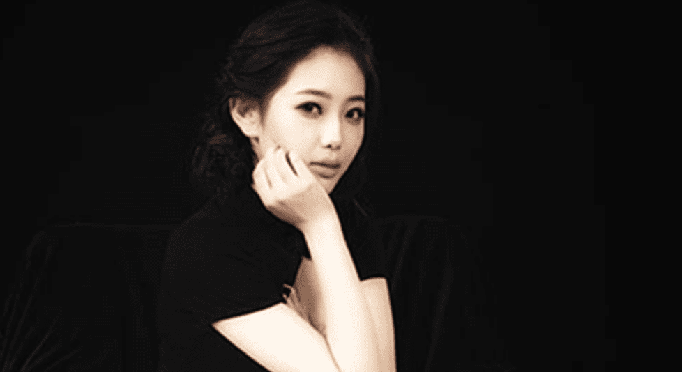 Ligui丽柜 | 丝袜模特拍摄曝光 小智贤