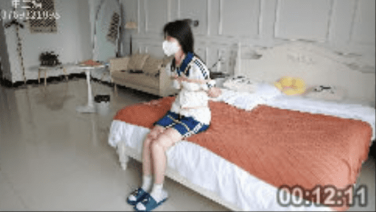 中二病 | 大一青春活力小姐姐艾莉西亚 初次体验紧缚蛇缚