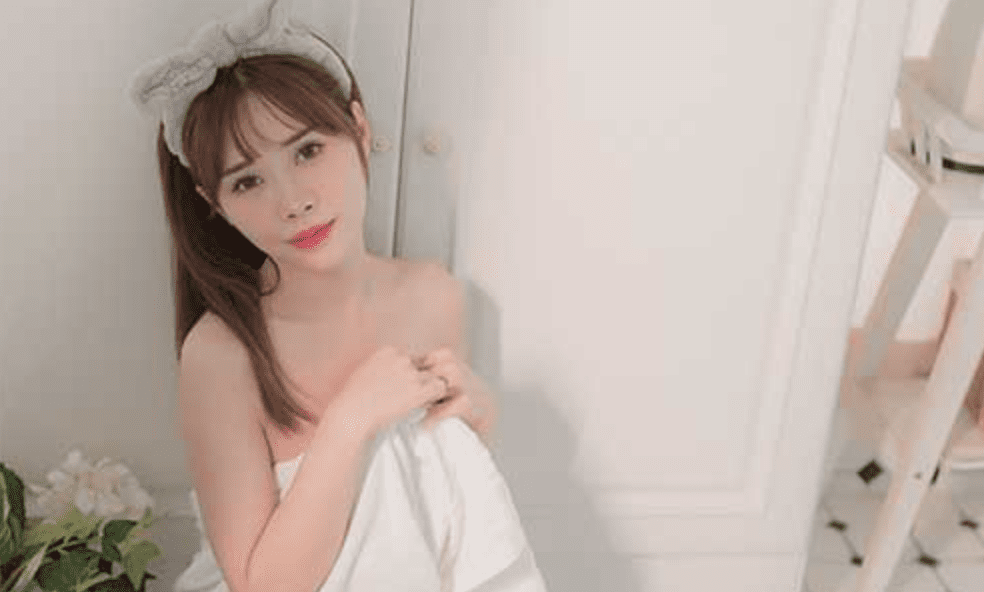 ヤライ |穆欣宇易のバスタオルと美脚