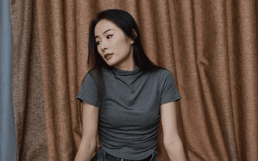 IESS异思趣向 | 丝享家系列之丝袜高跟小金的笔直长腿