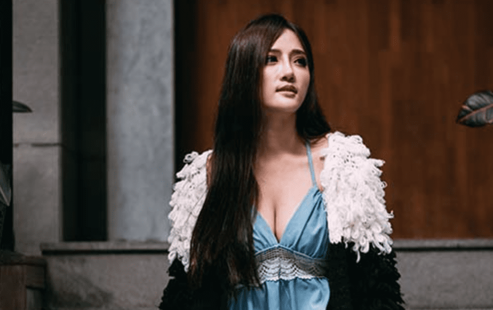 Gogo | Long-legged beauty model Fujin street shot in long boots and high heels