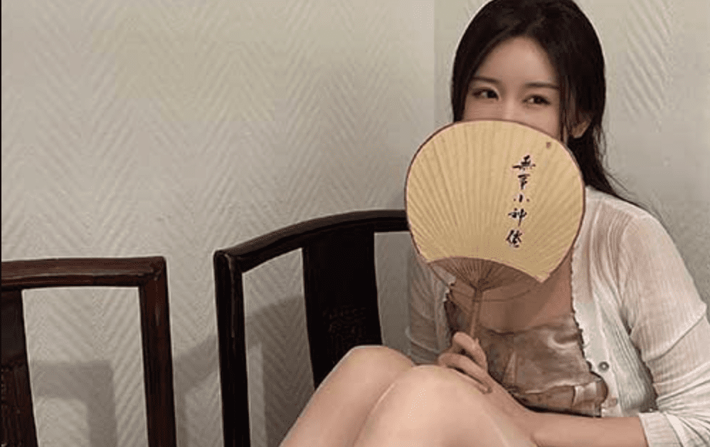 July芝岚 | 良辰美足复古中式丝袜