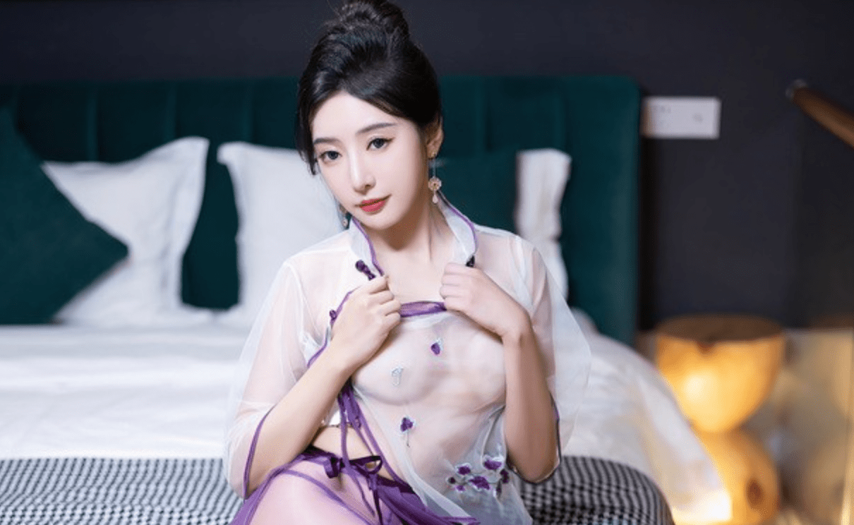 Xiuren秀人网 | 王馨瑶yanni的紫色薄纱旗袍紫丝袜