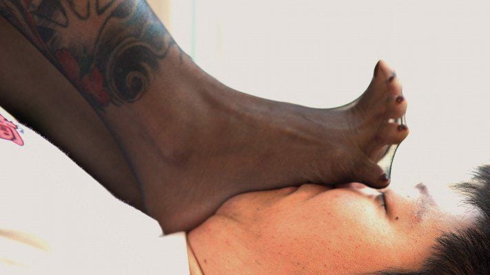 First meeting | Deodorant slave under black silk feet/Leila's perspective/objectified foot pads/breathing control