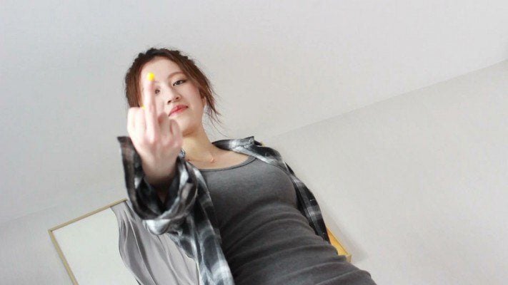 黑丝诱惑 | 晓俞两双原味脏鞋底舔干净床上虐乳