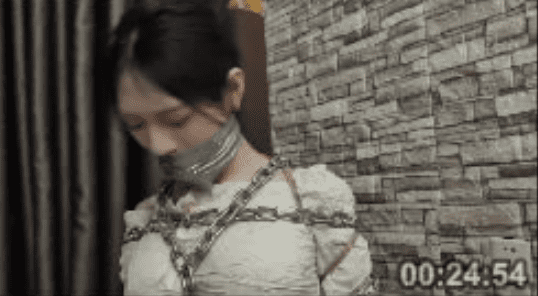 一绳所爱 | 卢曼莹被劫持 惨遭捆绑放置