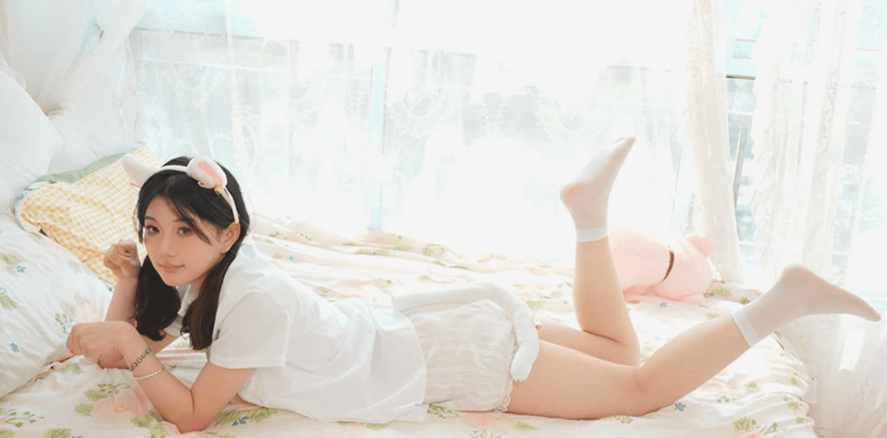 Mifu Girl | Weiwei's white short stockings - Cat Maid Cafe is open today (with video)