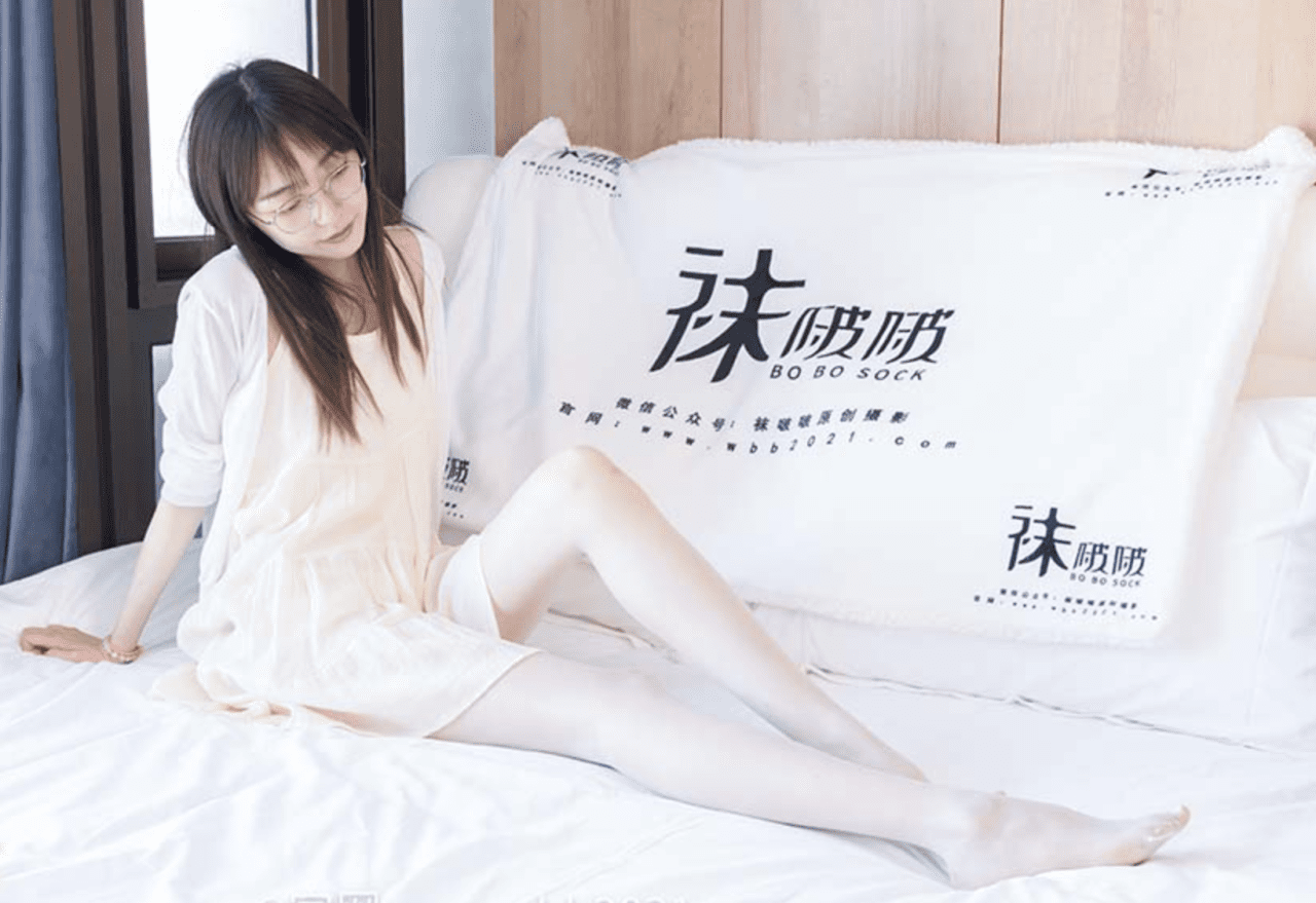 ワボボ 391 |志宇の2足のハイヒール、肌色のシルク、光沢のある白いシルク、裸足（ビデオ付き）