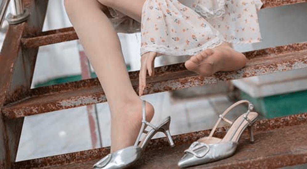 YouMiss | Sandals and stockings outfit promotion display album
