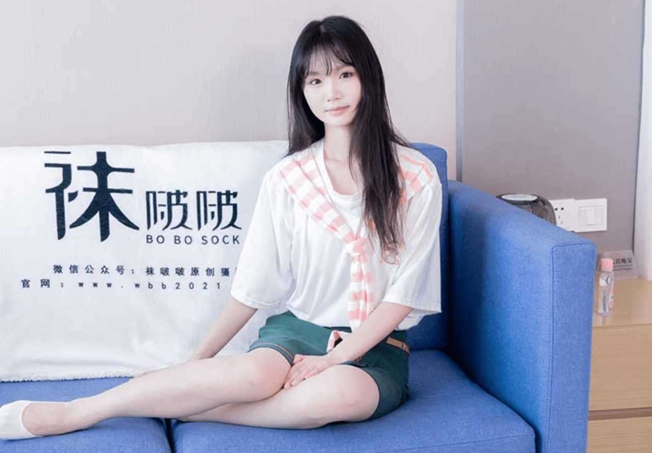 袜啵啵 394期 | 甜甜圈的运动鞋、白船袜、裸足(带视频)