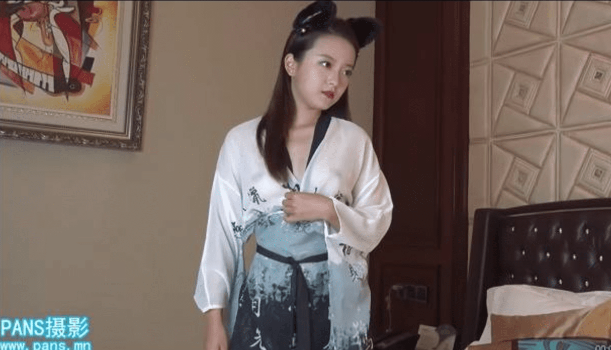 PANS新版 | 英英的和风睡袍黑丝袜视频