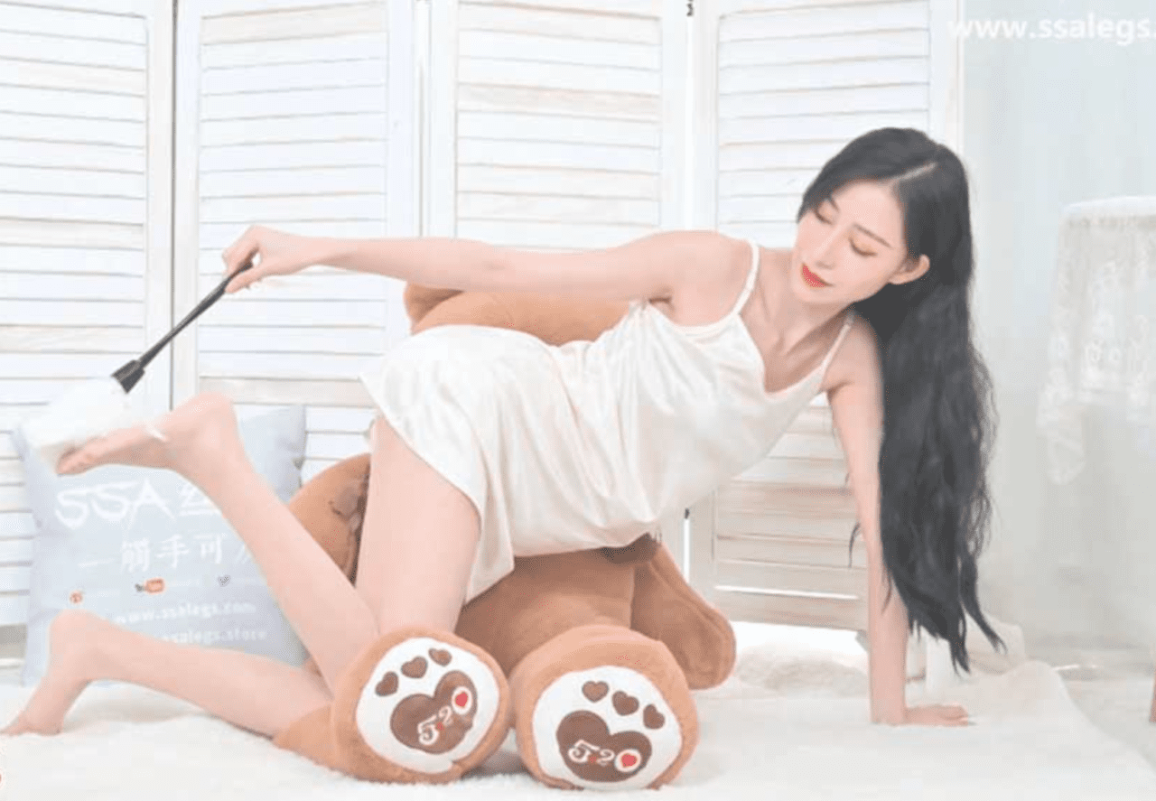 SSA丝社视频 | 雪儿 长腿丝足喜唰唰