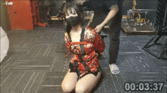 8号当铺 | 日本涵涵子屈辱臣服中国男人的皮鞭之下
