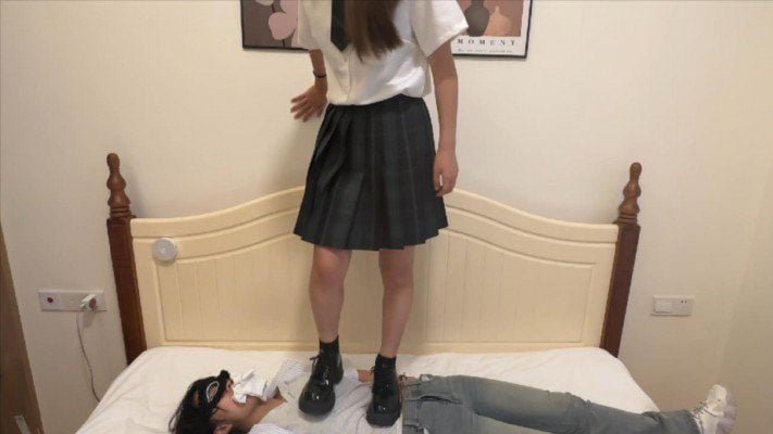 208少女宿舍 | 女m系列之JK全体重踩踏母狗