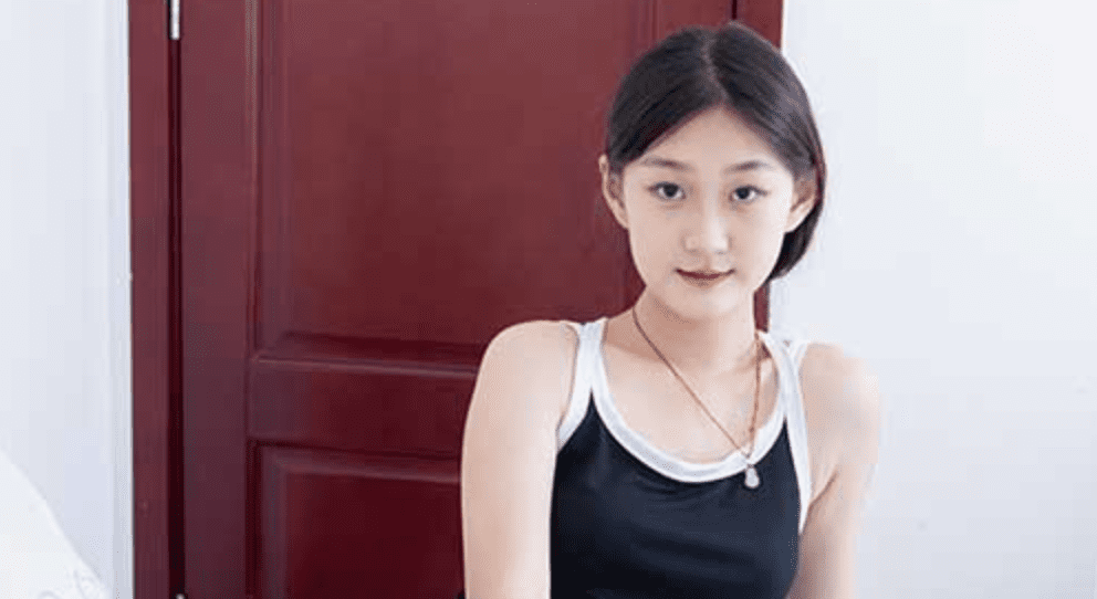 物恋传媒 | 豆沙的长裙丝袜之新人驾到(带视频)