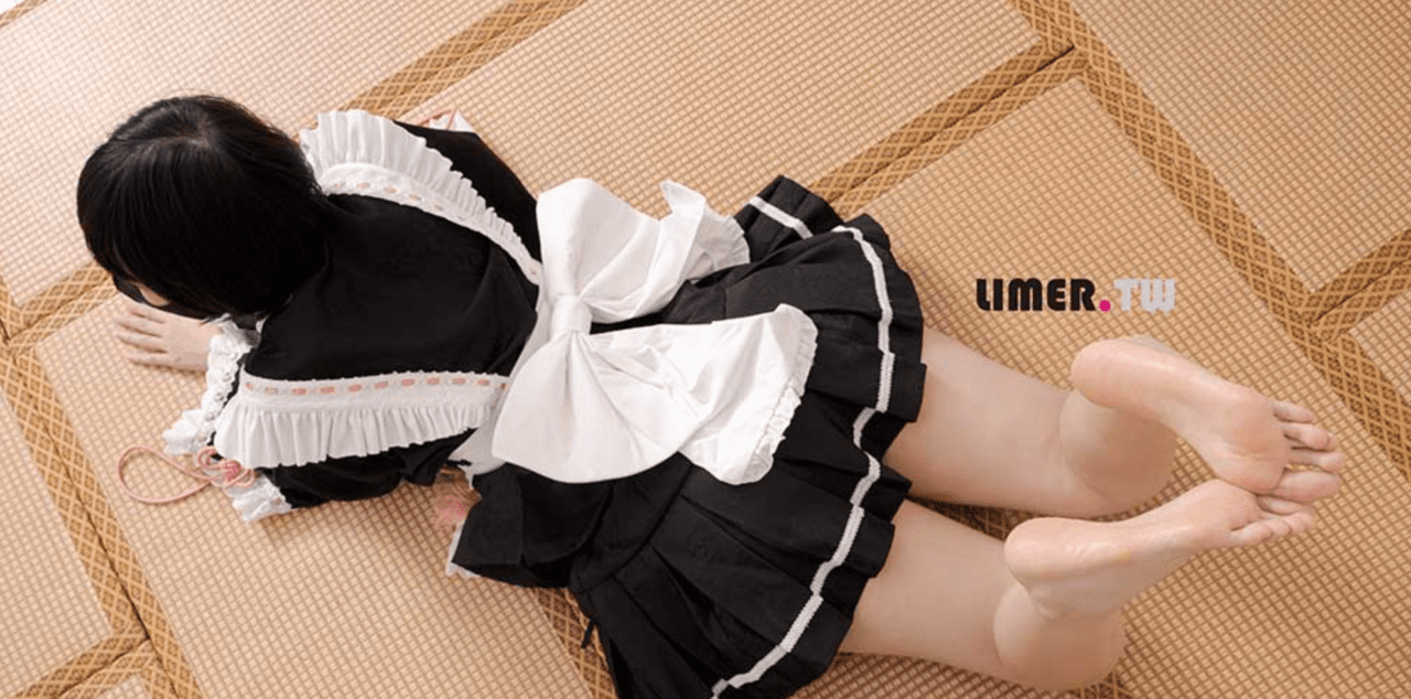 Limerence | Mutsuki Mutsuki High School Girl Shy Barefoot (with Video)