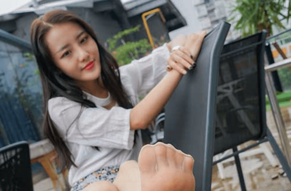 MussGirl | Wanping's stockings and flat sandals